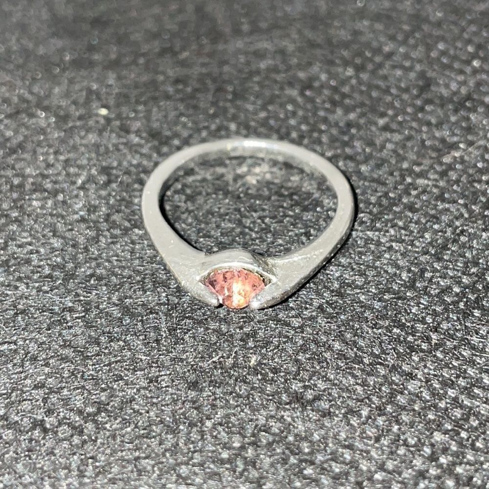 Small ring with a pink gem - Picture 2 of 7